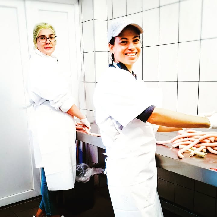 Készülnek péntekre a mangalica finomságok.