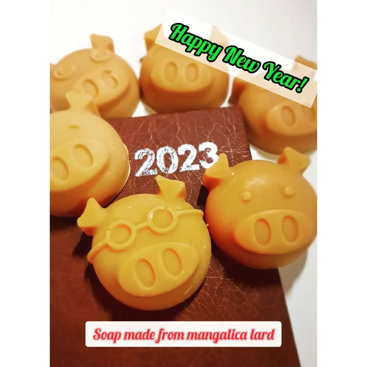 Boldog Új Évet Kívánok Nektek, ezekkel a kézműves mangalica zsírral készült szappanokkkal.