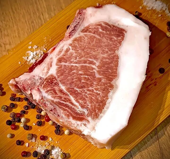 Ilyen gyönyörű mangalica T-bone szelet is lesz a piacon.