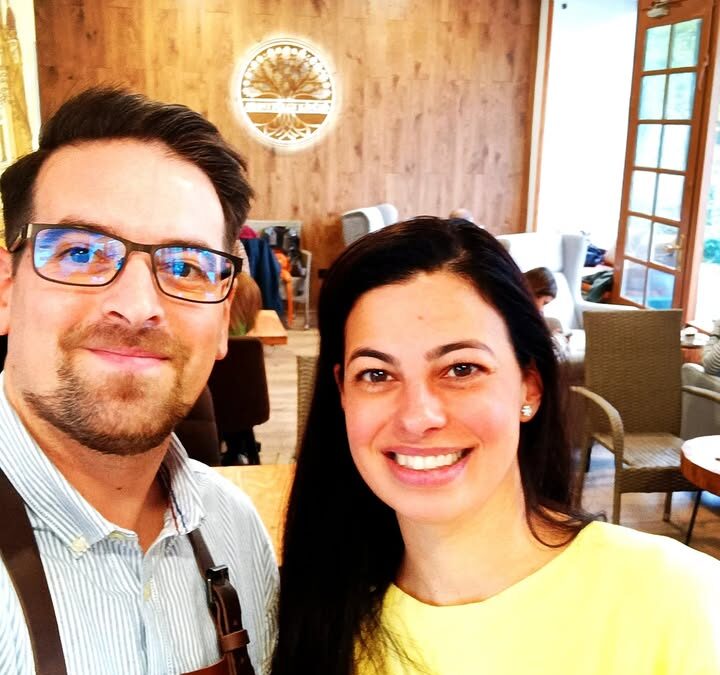 Debrecen Főterén, a Nagytemplom lábánál újonnan nyílt @aranytolgykavezo -ban minőségi kávé…