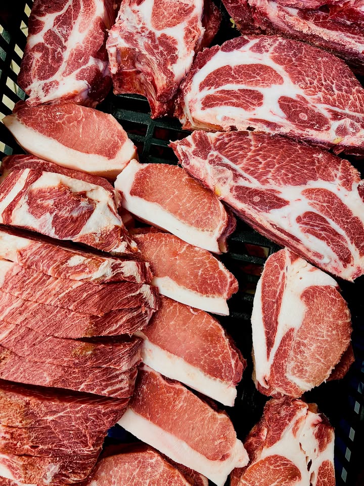💝A farmról egyenesen a piacra – frissen, hűtve, gondosan❗️🌞🐷 Minden héten azon dolgozunk,…